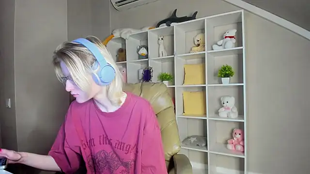 Snapshot of ElizabethHarpper chatting on 11.01.25 ElizabethHarpper online show from 11.01.25