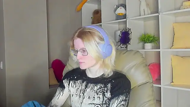 Snapshot of ElizabethHarpper chatting on 11.02.25 ElizabethHarpper online show from 11.02.25