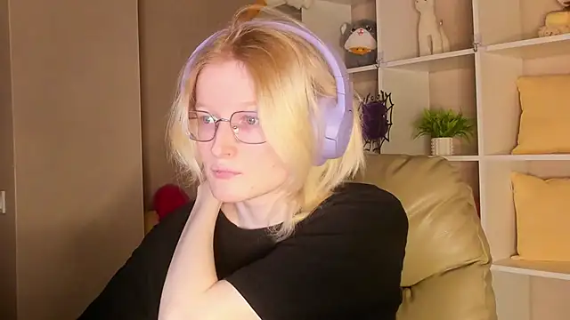 Snapshot of ElizabethHarpper chatting on 11.03.25 ElizabethHarpper online show from 11.03.25