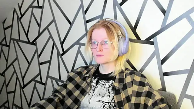 Snapshot of ElizabethHarpper chatting on 11.07.25 ElizabethHarpper online show from 11.07.25