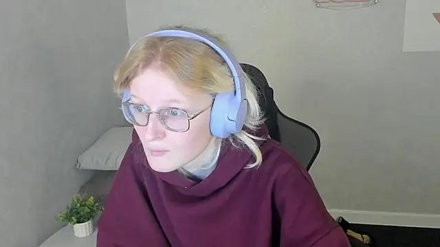 Snapshot of ElizabethHarpper chatting on 11.14.25 ElizabethHarpper online show from 11.14.25