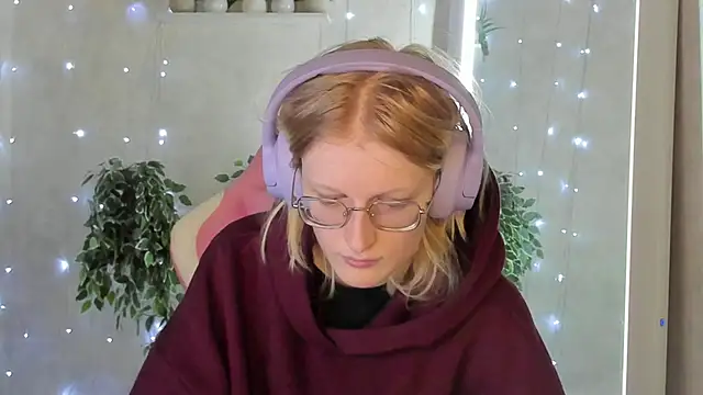 Snapshot of ElizabethHarpper chatting on 11.24.25 ElizabethHarpper online show from 11.24.25