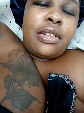 Snapshot of SexyLadyBoosxx chatting on 10.19.25 SexyLadyBoosxx online show from 10.19.25