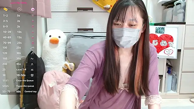 Snapshot of pipimi_khaos chatting on 10.17.25 pipimi khaos online show from 10.17.25
