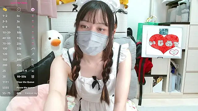 Snapshot of pipimi_khaos chatting on 10.18.25 pipimi khaos online show from 10.18.25