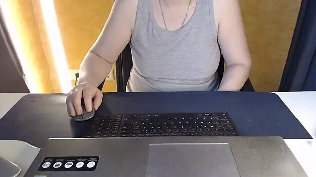Snapshot of Sweet_Phoenix chatting on 06.05.26 Sweet Phoenix online show from 06.05.26