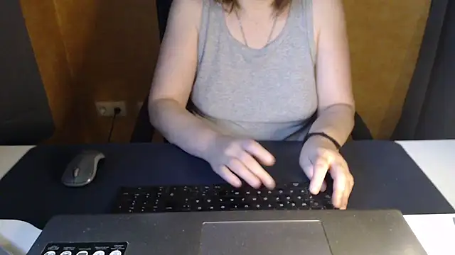 Snapshot of Sweet_Phoenix chatting on 07.19.26 Sweet Phoenix online show from 07.19.26