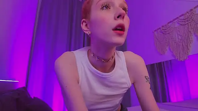 Snapshot of Iris_Pastels chatting on 02.26.25 Iris Pastels online show from 02.26.25