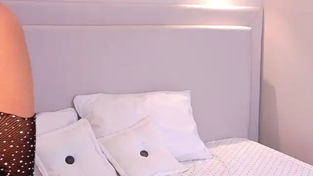 Snapshot of NickyBelmonth chatting on 02.21.25 NickyBelmonth online show from 02.21.25