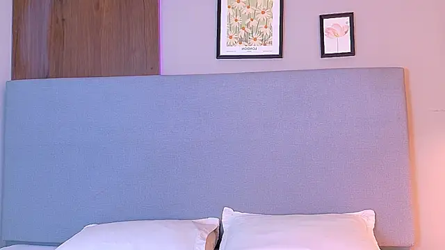 Snapshot of NaomiKlarc chatting on 09.25.25 NaomiKlarc online show from 09.25.25