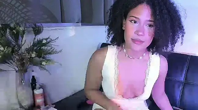 Snapshot of bronwgirl69 chatting on 01.20.25 bronwgirl69 online show from 01.20.25