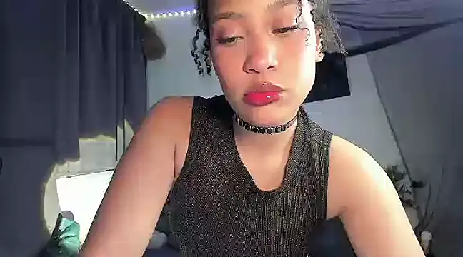 Snapshot of bronwgirl69 chatting on 03.08.25 bronwgirl69 online show from 03.08.25