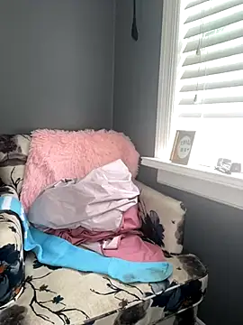 thigh hi online show from 09.29.25