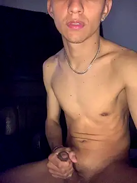 Snapshot of gabrielzinnnn085 chatting on 10.18.25 gabrielzinnnn085 online show from 10.18.25