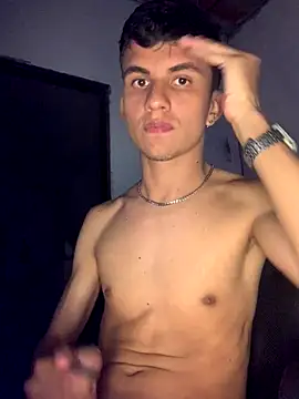 Snapshot of gabrielzinnnn085 chatting on 10.26.25 gabrielzinnnn085 online show from 10.26.25