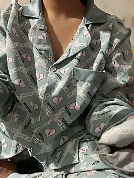 Snapshot of feng-a chatting on 01.15.25 feng-a online show from 01.15.25