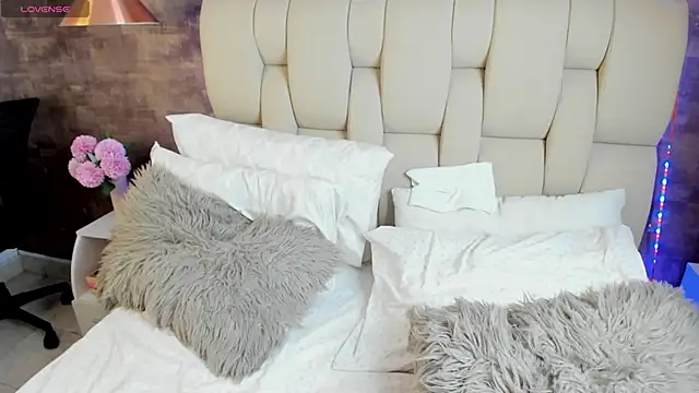 Scarlet lace online show from 03.01.25