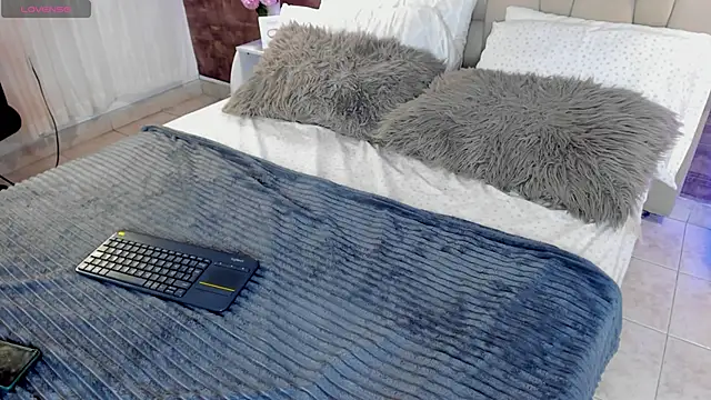 Scarlet lace online show from 03.05.25