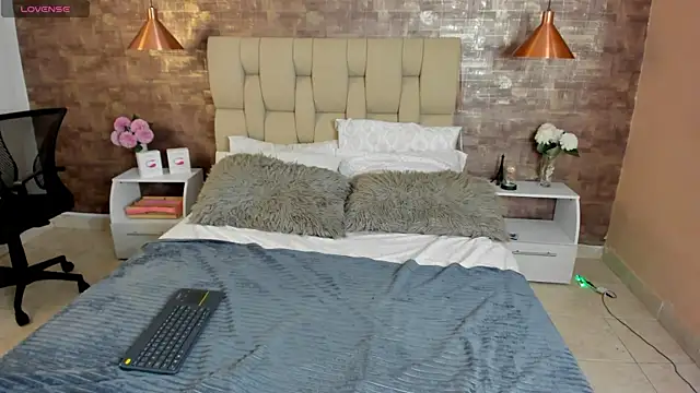 Scarlet lace online show from 03.06.25