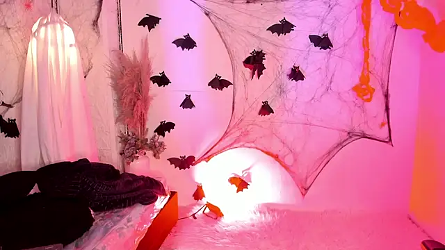 Scarlet lace online show from 10.20.25