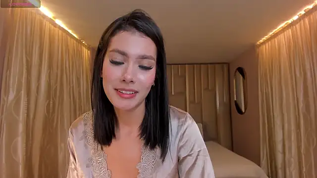 NiaSalvatore online show from 12.13.25