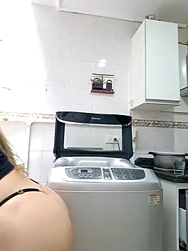 karina warthon online show from 10.04.25