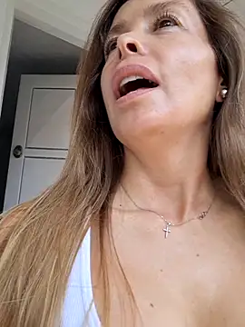 karina warthon online show from 10.23.25