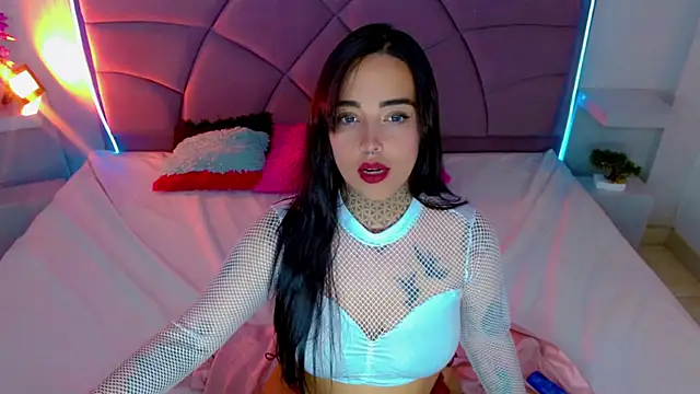 Carolaine01 online show from 10.05.25