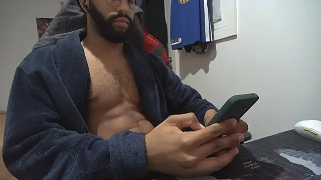 Snapshot of kevi_cocks chatting on 01.12.25 kevi cocks online show from 01.12.25
