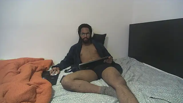 Snapshot of kevi_cocks chatting on 02.05.25 kevi cocks online show from 02.05.25