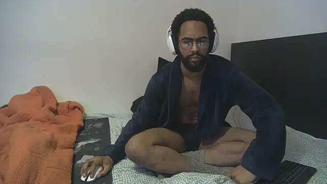 Snapshot of kevi_cocks chatting on 02.05.25 kevi cocks online show from 02.05.25