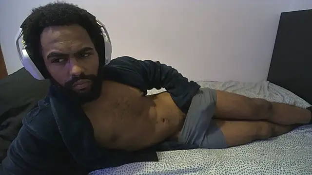 Snapshot of kevi_cocks chatting on 02.11.25 kevi cocks online show from 02.11.25