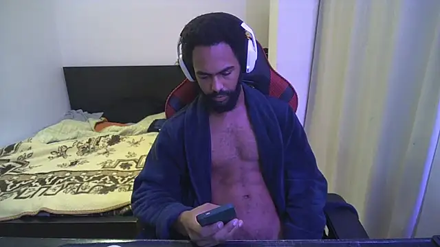 Snapshot of kevi_cocks chatting on 02.15.25 kevi cocks online show from 02.15.25