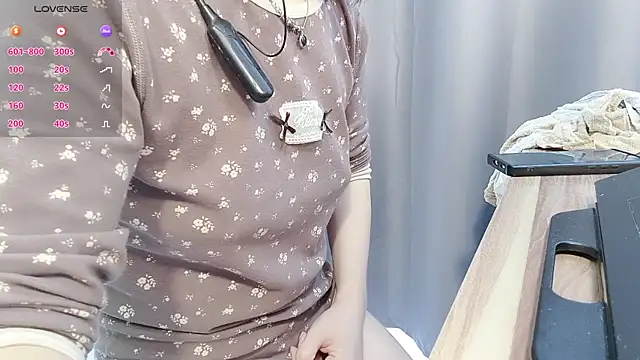 Snapshot of Lucky-xiuxiu chatting on 11.21.25 Lucky-xiuxiu online show from 11.21.25