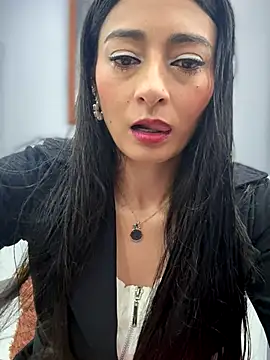 Snapshot of BELLA--26 chatting on 12.16.25 BELLA--26 online show from 12.16.25