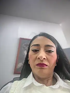 Snapshot of BELLA--26 chatting on 12.19.25 BELLA--26 online show from 12.19.25