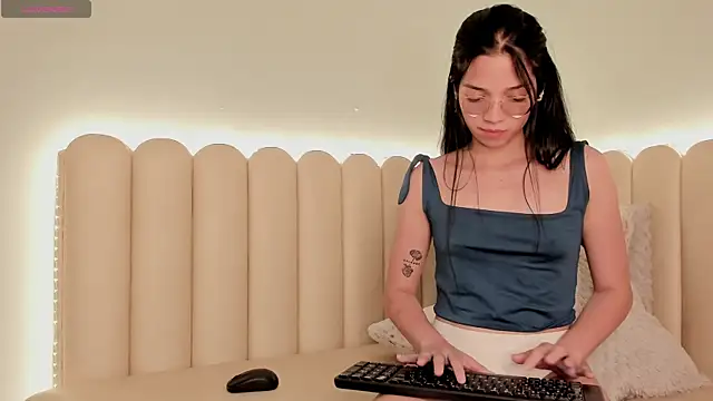 catalina rrosee online show from 01.04.25