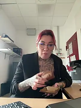 Mia-Fuchs online show from 02.12.25