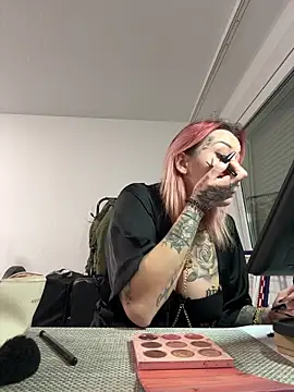 Mia-Fuchs online show from 03.05.25