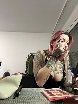 Mia-Fuchs online show from 03.05.25