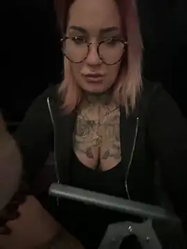 Mia-Fuchs online show from 03.12.25