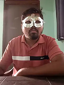 Snapshot of Desi_Heat chatting on 01.01.25 Desi Heat online show from 01.01.25