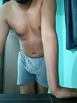 Snapshot of Desi_Heat chatting on 01.01.25 Desi Heat online show from 01.01.25