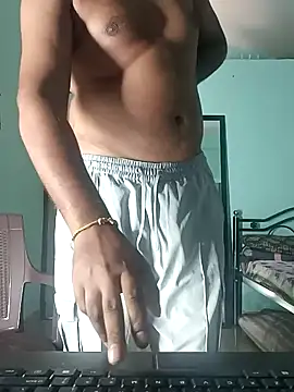 Snapshot of Desi_Heat chatting on 01.05.25 Desi Heat online show from 01.05.25
