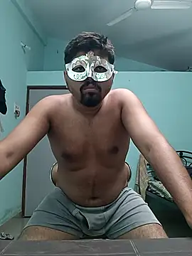 Snapshot of Desi_Heat chatting on 03.05.25 Desi Heat online show from 03.05.25