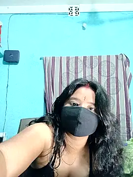 Snapshot of _MilkyBar chatting on 02.05.25 MilkyBar online show from 02.05.25