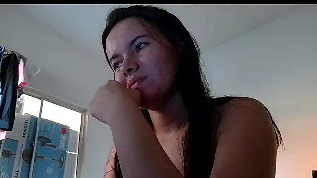 Snapshot of camillebr chatting on 01.28.25 camillebr online show from 01.28.25