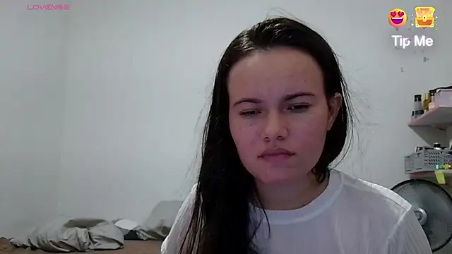 Snapshot of camillebr chatting on 01.29.25 camillebr online show from 01.29.25