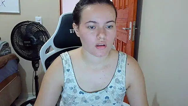 Snapshot of camillebr chatting on 02.21.25 camillebr online show from 02.21.25