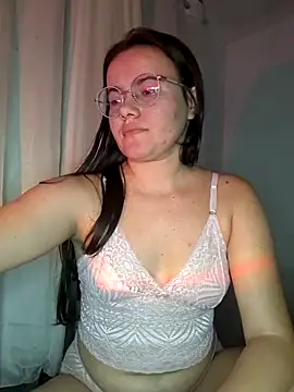 Snapshot of camillebr chatting on 05.14.26 camillebr online show from 05.14.26